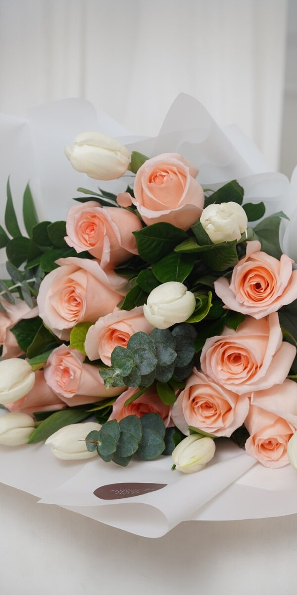 RAMO AMAR Y ZEN (TULIPANES BLANCOS + ROSAS ROSADAS)