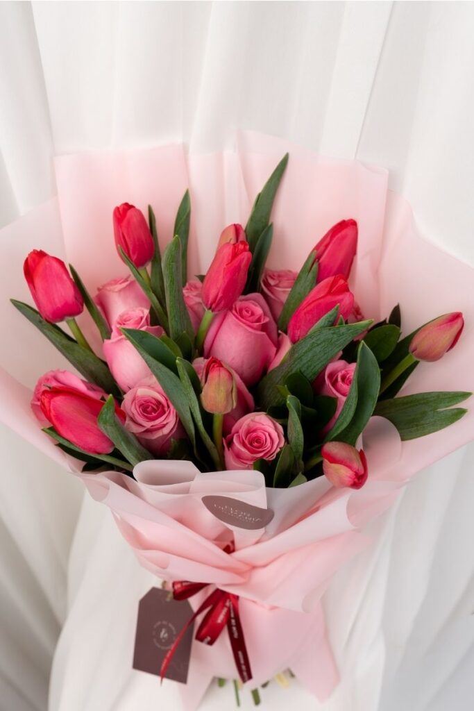 RAMO AMAR Y ZEN (TULIPANES ROJOS + ROSAS FUSION)